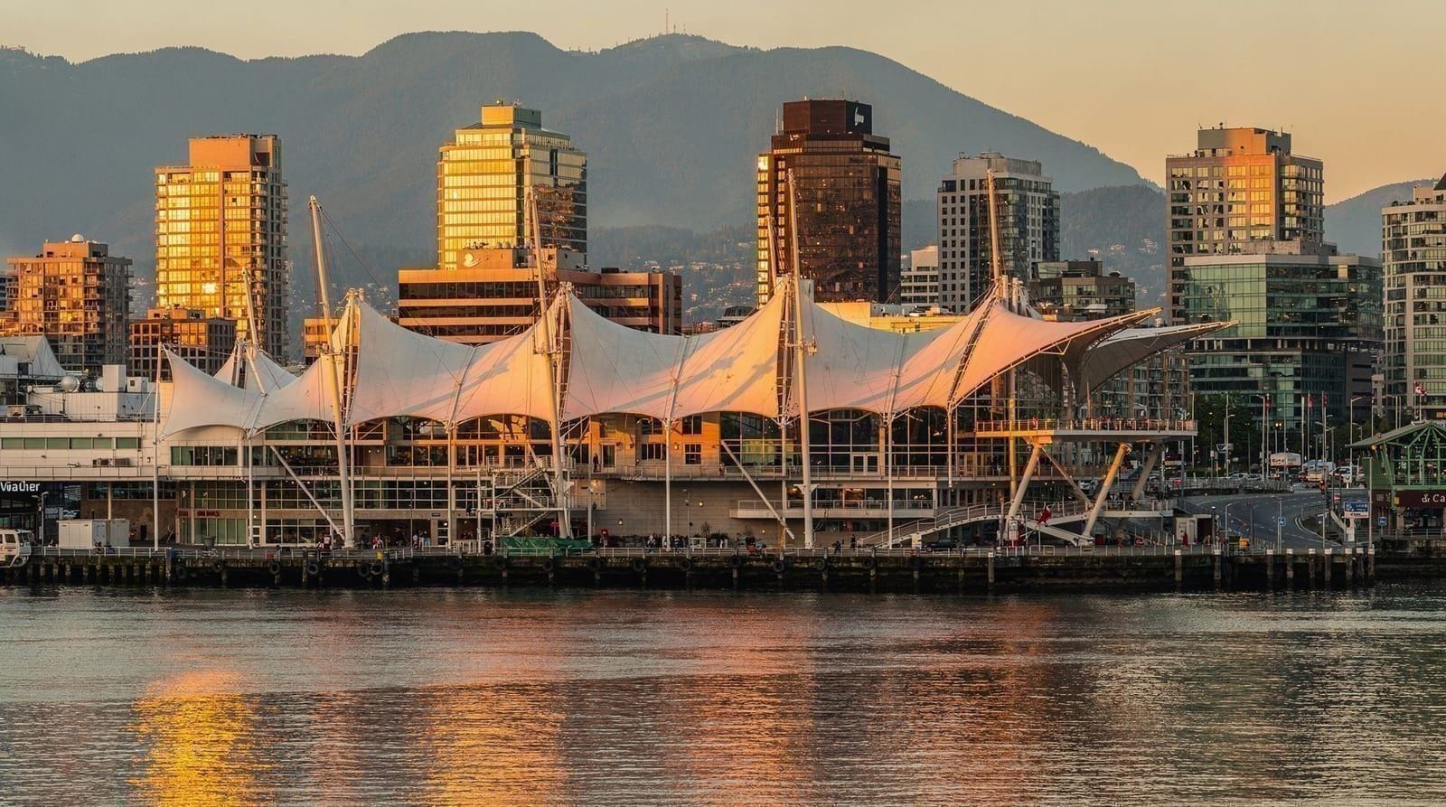 Canada Place — Guía de Canada Place, el emblemático edificio de velas en el frente marítimo de 