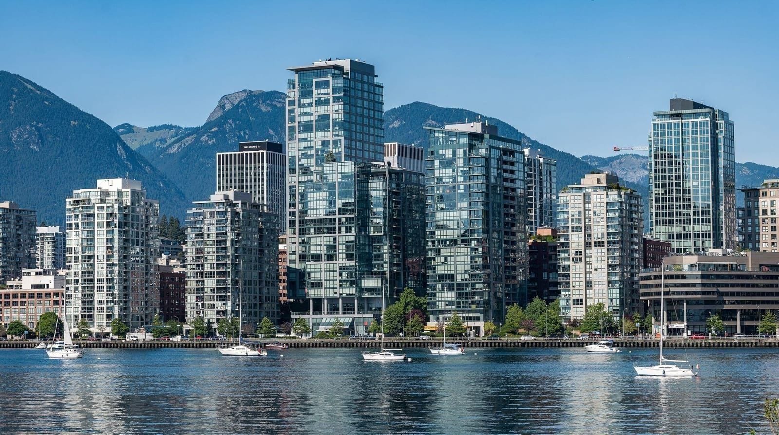 Ist Vancouver teuer? Ein echter Blick auf die Zahlen — Wo Vancouver wirklich teuer ist (Hotels, Restaurantbesuche, Parken) und wo nicht