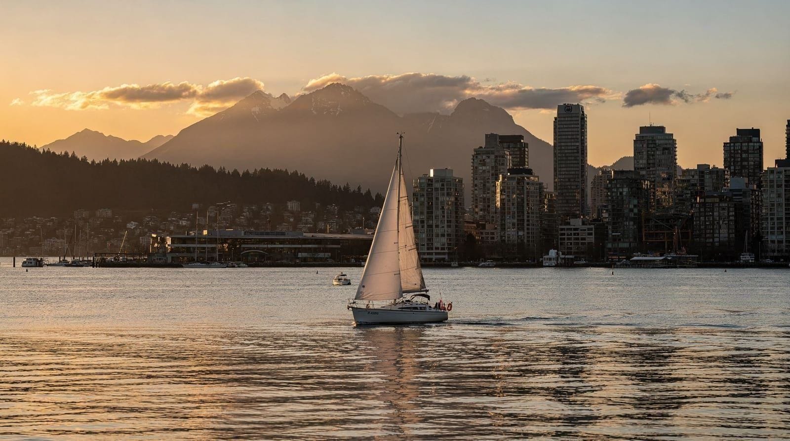 Vela em Vancouver — O que envolve um cruzeiro de veleiro guiado a partir de North Vancouver, como se