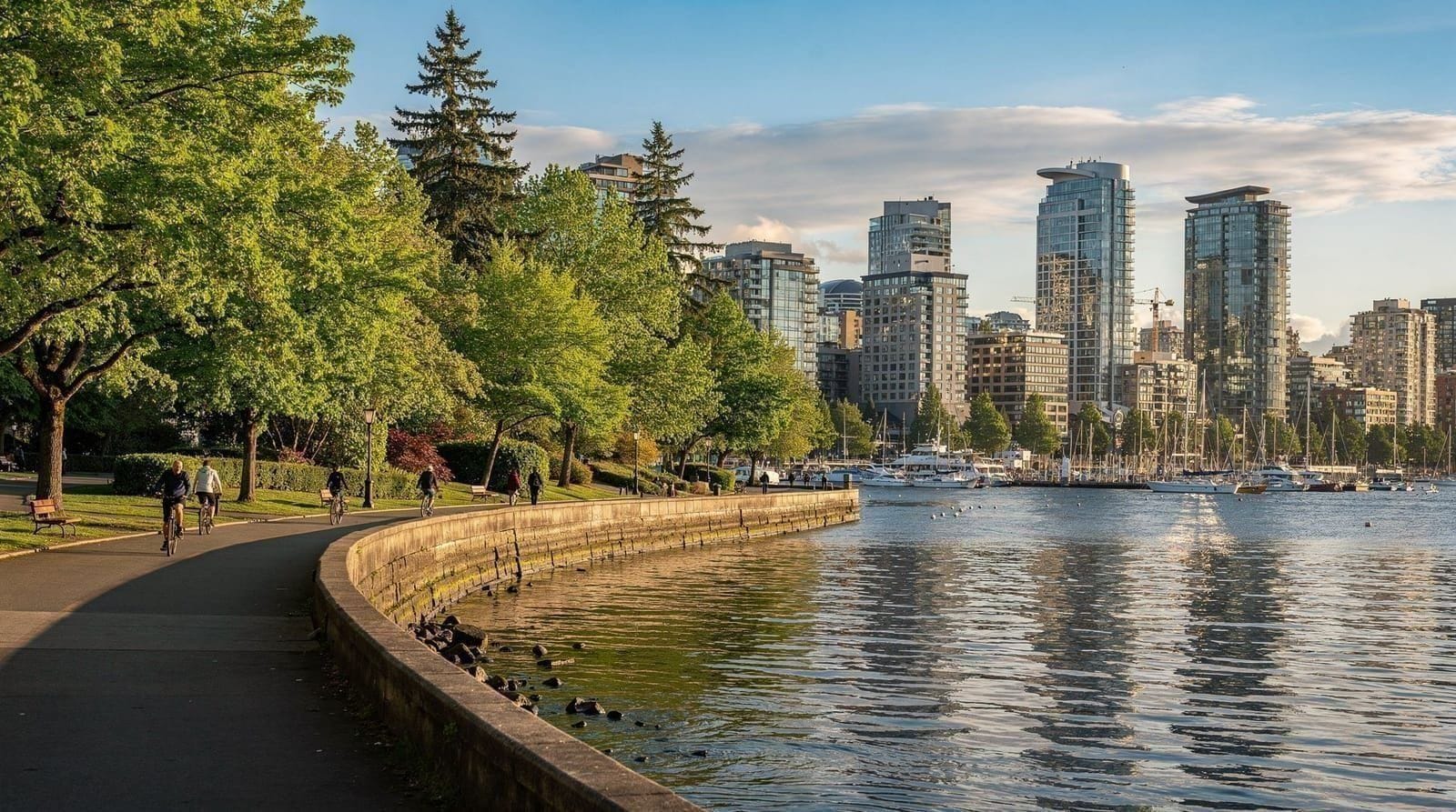 Sommer vs. Winter in Vancouver — welche Saison zu Ihrer Reise passt — Ein ehrlicher Vergleich zwischen einem Vancouver-Besuch im Sommer und im Winter 
